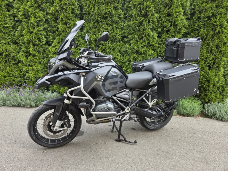 BMW R1200 GS Triple Black - drugi widok z boku