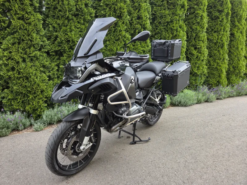 BMW R1200 GS Triple Black - widok z przodu
